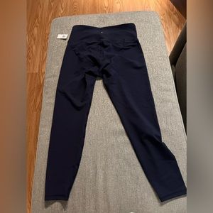 Woman’s Old Navy Power Press High Press Go Dry Leggings